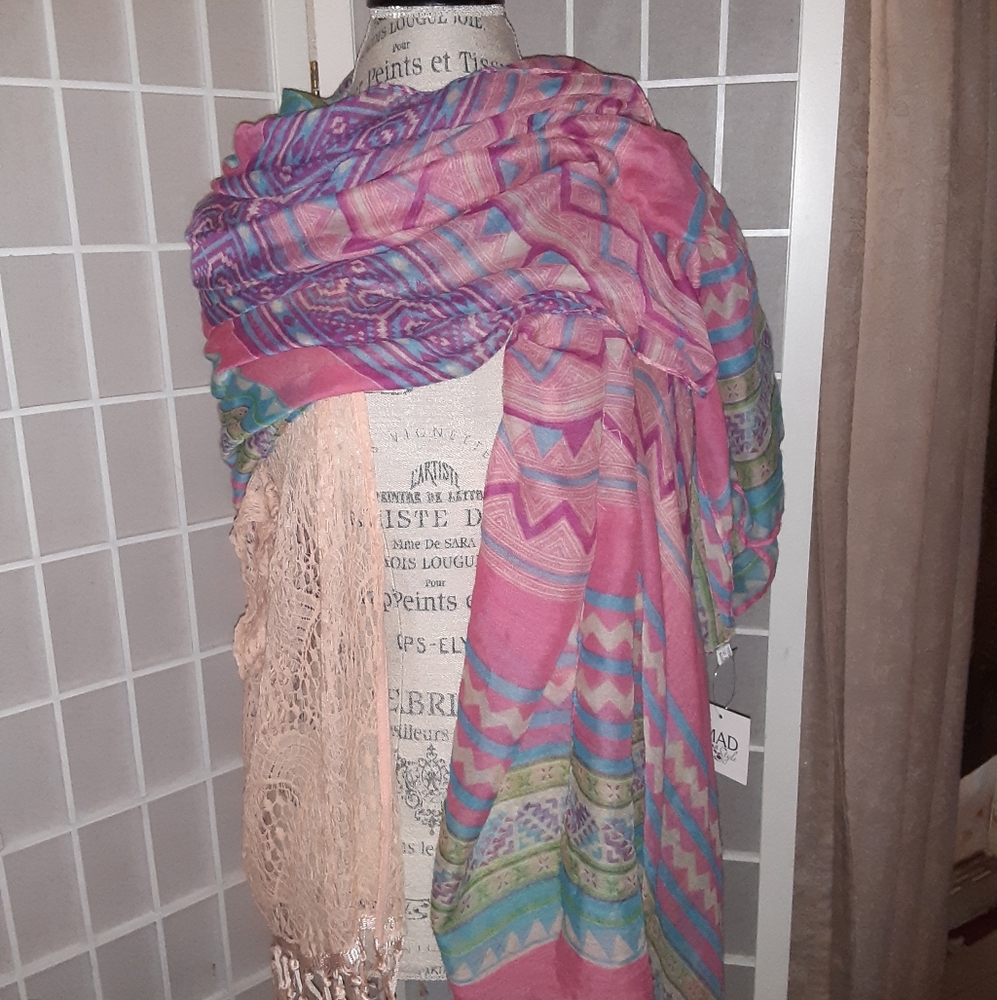 Bright n lLively Geometric Pattern Scarf NWT